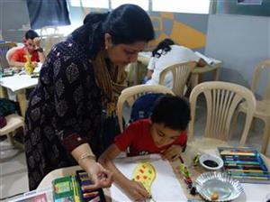 Art Workshop for Children at Pune on Saturday 13th June 2015, organised by Art India Faoundation and conducted by Chitra Vaidya
