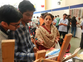 Painting workshop by artist Chitra Vaidya at Mood Indigo, IIT Bombay - 7