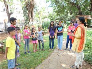 Outdoor Sketching Workshop at Mumbai organised by Art India Faoundation and conducted by Chitra Vaidya - 7th June 2015