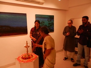 Dr. Nalini Bhagwat lighting the lamp